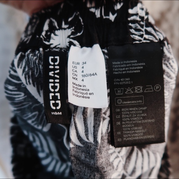 Palm Leaf Hawaiian Flower Black & White Skirt - Picture 4 of 4